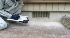 シロアリ駆除 玄関 穴あけ