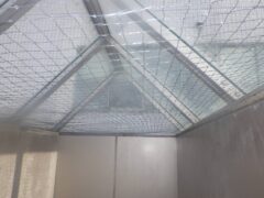 天窓に鳩避けネット取り付け