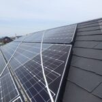 小倉北区の自宅屋根上の太陽光パネルにハトが！防鳩工事事例のご紹介